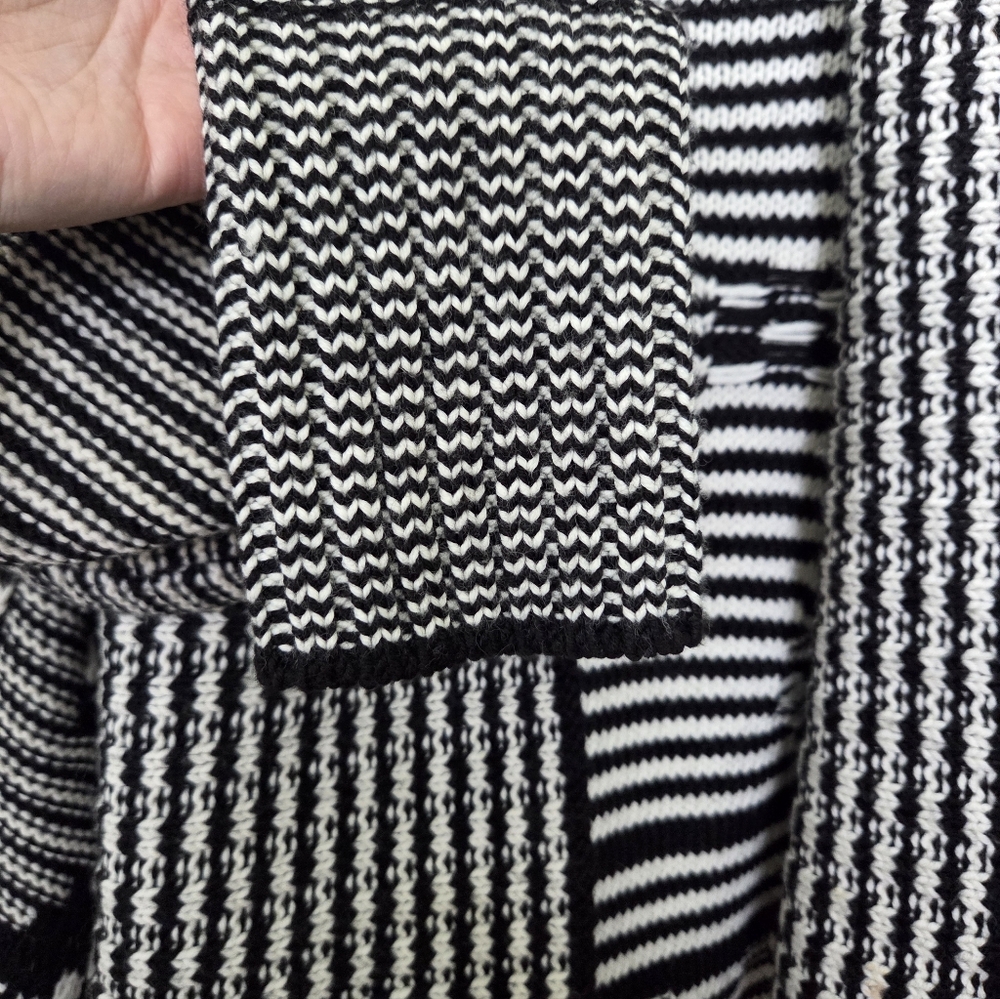 Gap Striped Southwestern Design Black and White Cardigan Cabincore Boho Med.Tall - Picture 4 of 10